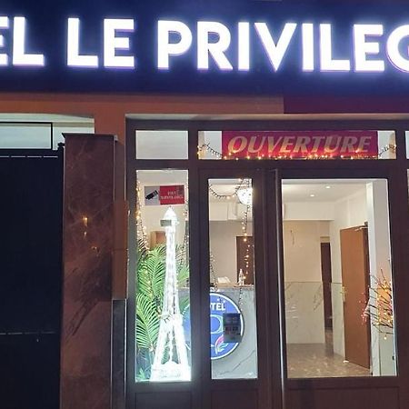 Hotel Le Privilege La Courneuve Exteriér fotografie