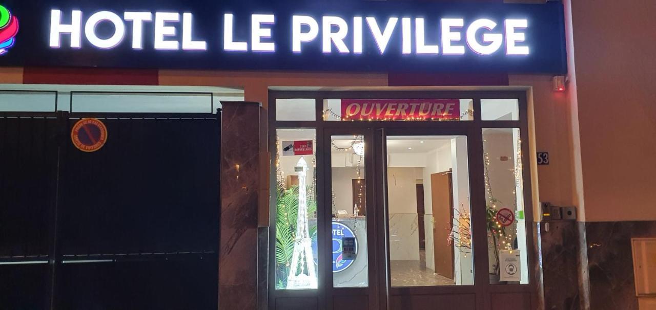 Hotel Le Privilege La Courneuve Exteriér fotografie